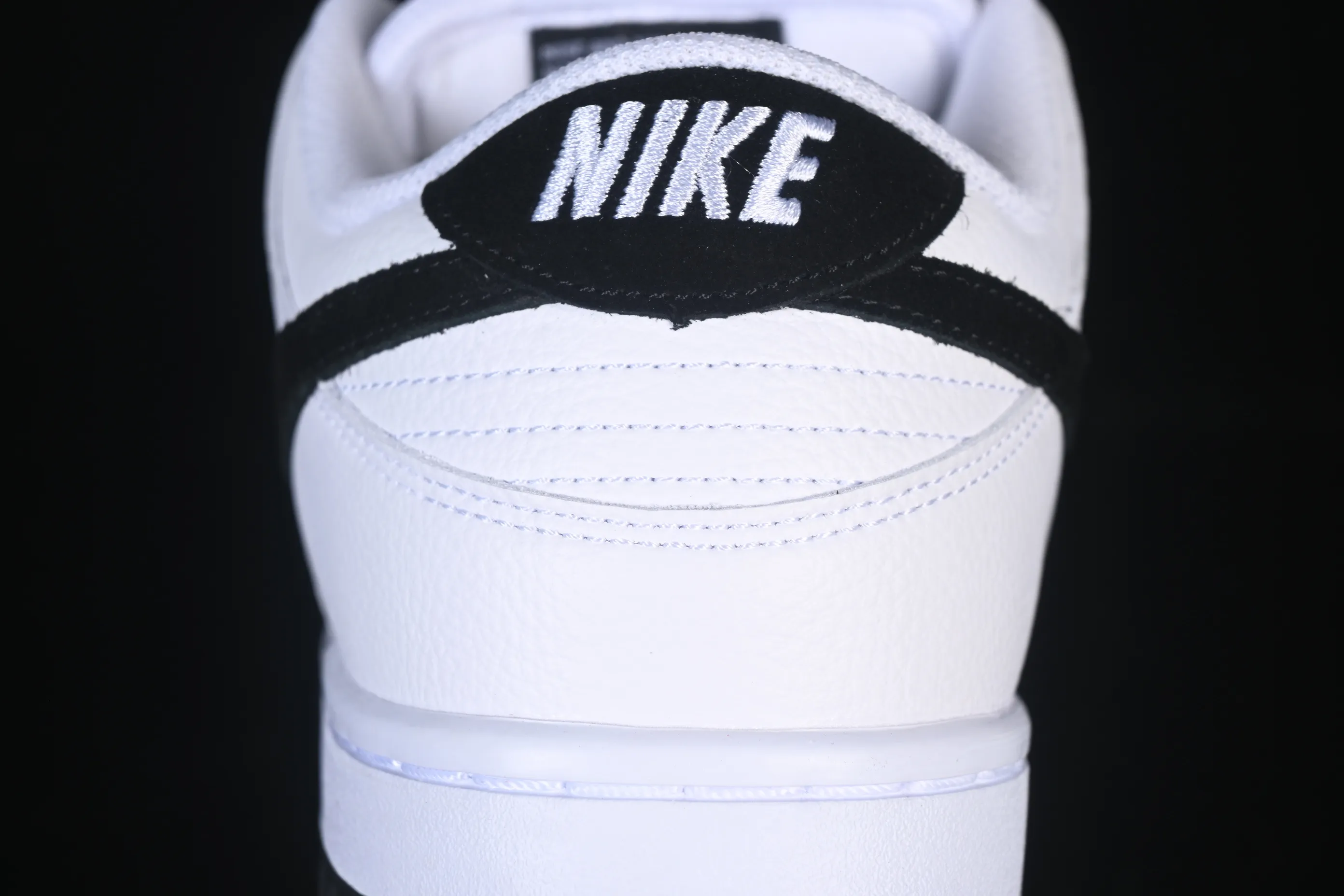 All Categories Nk SB Dunk Series Nk SB Dunk Low Low-top sneakers Nike SB Dunk Low Classic white and black Low-top casual sneakers HF3704-100